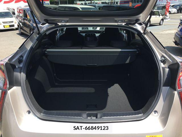 Toyota PRIUS 2017-06 8526652-23