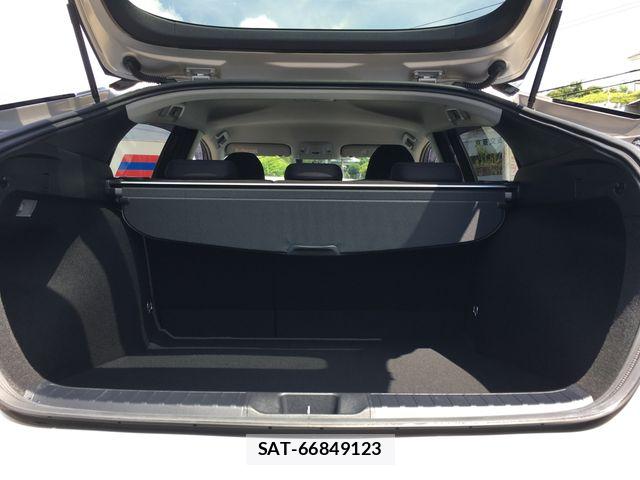 Toyota PRIUS 2017-06 8526652-24