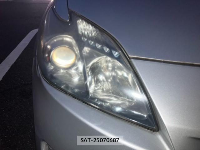 Toyota PRIUS 2011-11 8526674-11