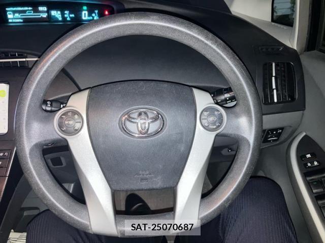 Toyota PRIUS 2011-11 8526674-15