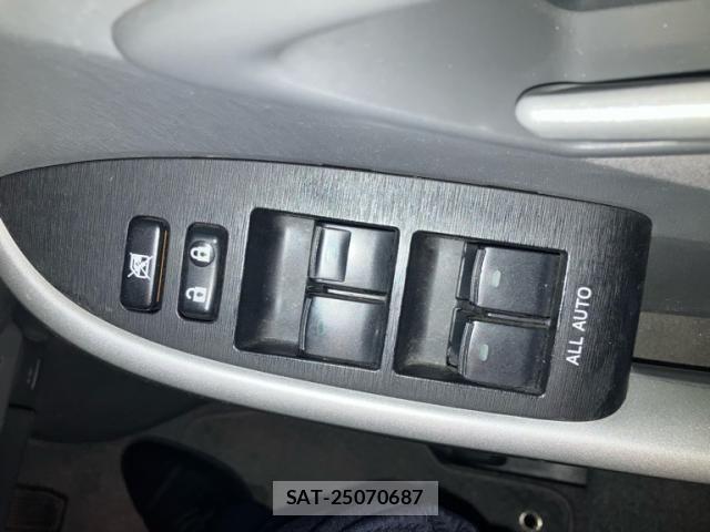 Toyota PRIUS 2011-11 8526674-16