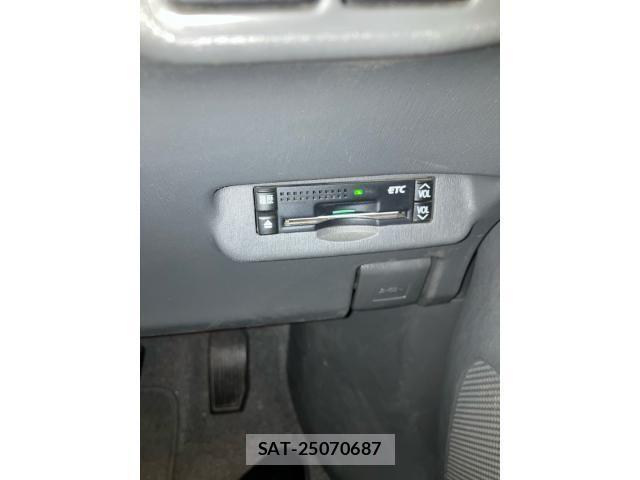 Toyota PRIUS 2011-11 8526674-20