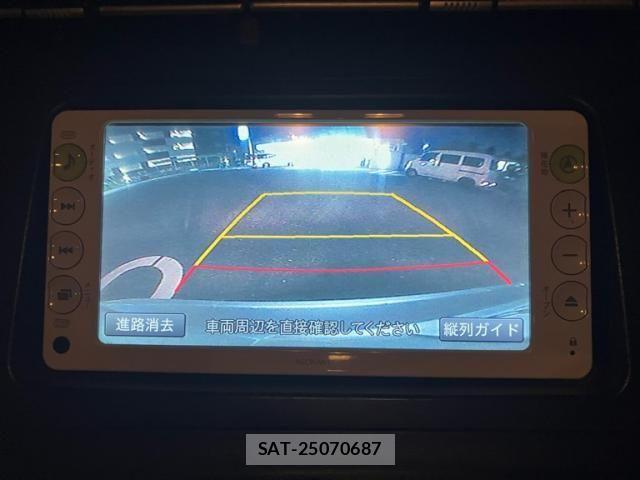 Toyota PRIUS 2011-11 8526674-23