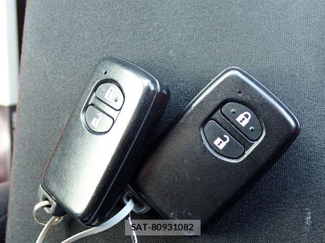 Toyota PRIUS 2012-09 8528556-25