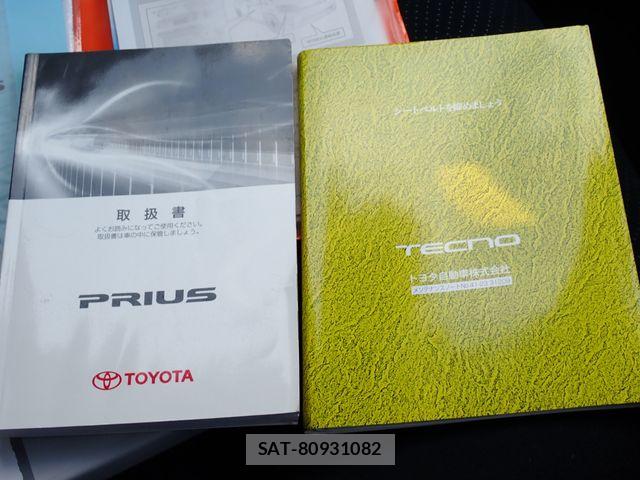 Toyota PRIUS 2012-09 8528556-26