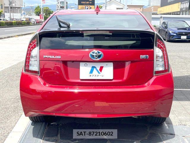 Toyota PRIUS 2012-10 8526668-13