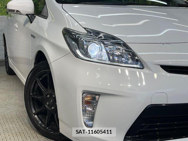 Toyota PRIUS 2014-04 8526670-11