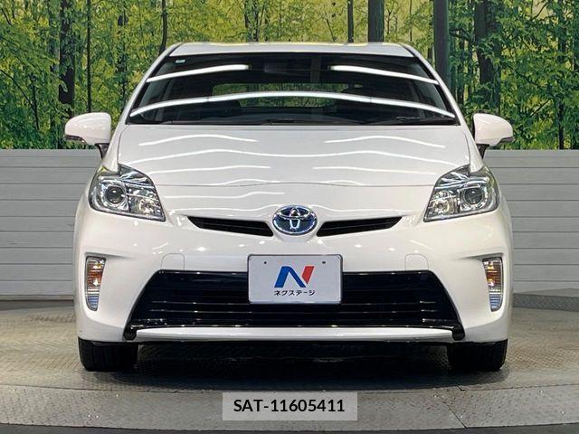 Toyota PRIUS 2014-04 8526670-13