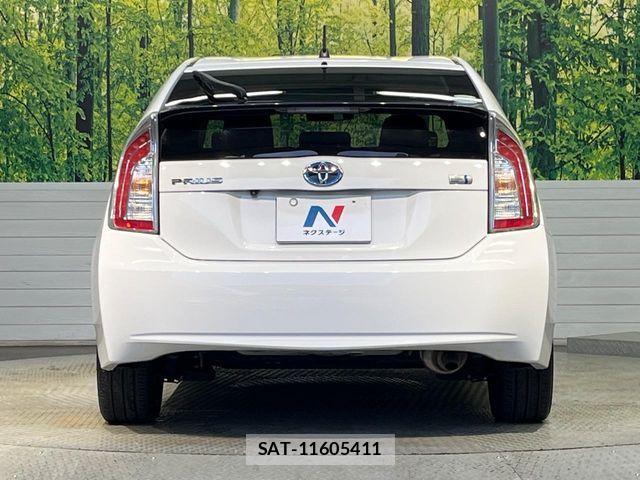 Toyota PRIUS 2014-04 8526670-14