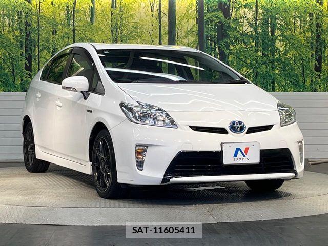 Toyota PRIUS 2014-04 8526670-15