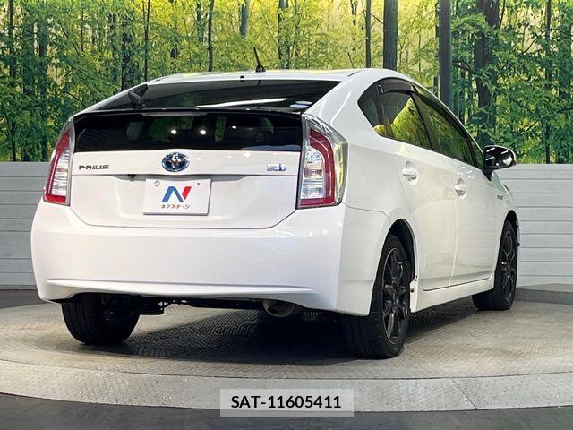 Toyota PRIUS 2014-04 8526670-16