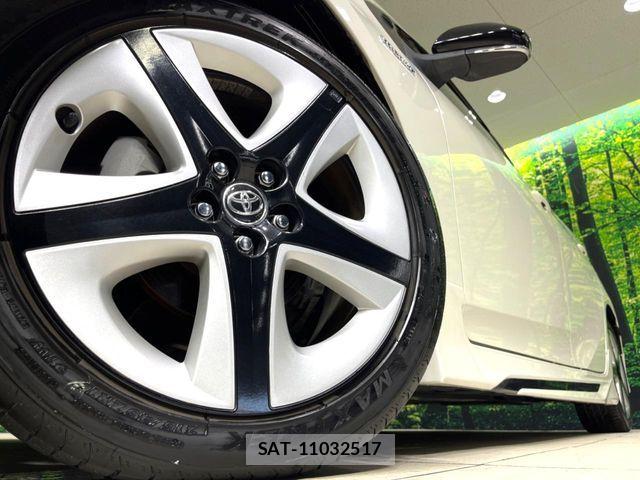 Toyota PRIUS 2018-08 8526627-13