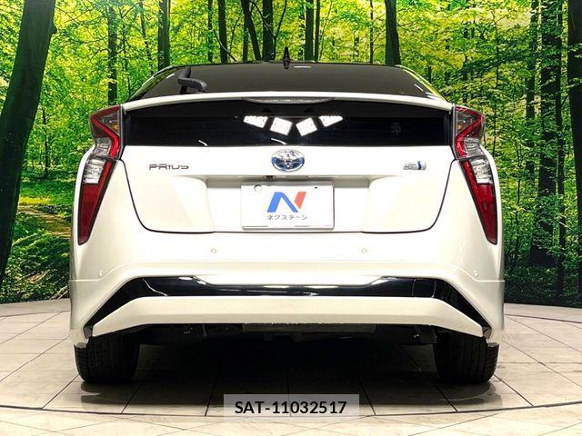 Toyota PRIUS 2018-08 8526627-15