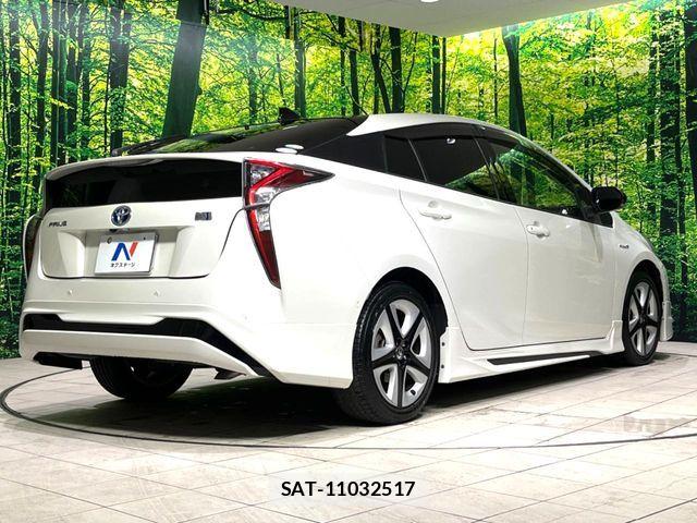 Toyota PRIUS 2018-08 8526627-17