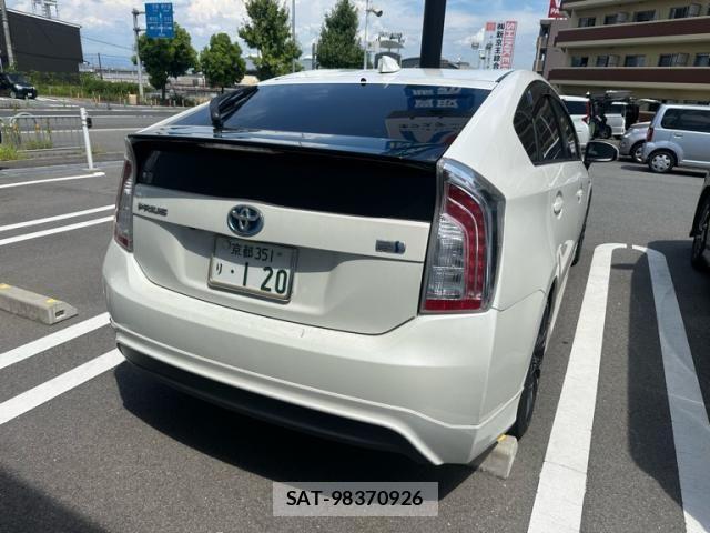 Toyota PRIUS 2013-12 8526677-9