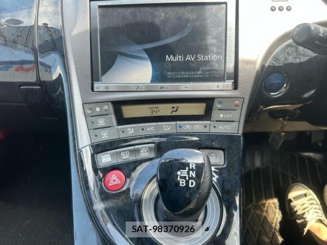 Toyota PRIUS 2013-12 8526677-12
