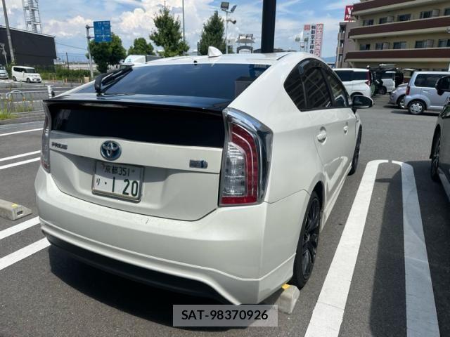 Toyota PRIUS 2013-12 8526677-4