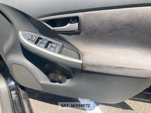 Toyota PRIUS 2011-08 8526698-15