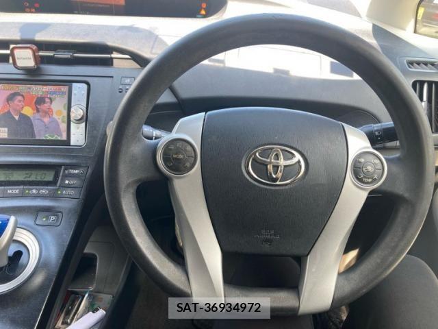 Toyota PRIUS 2011-08 8526698-20