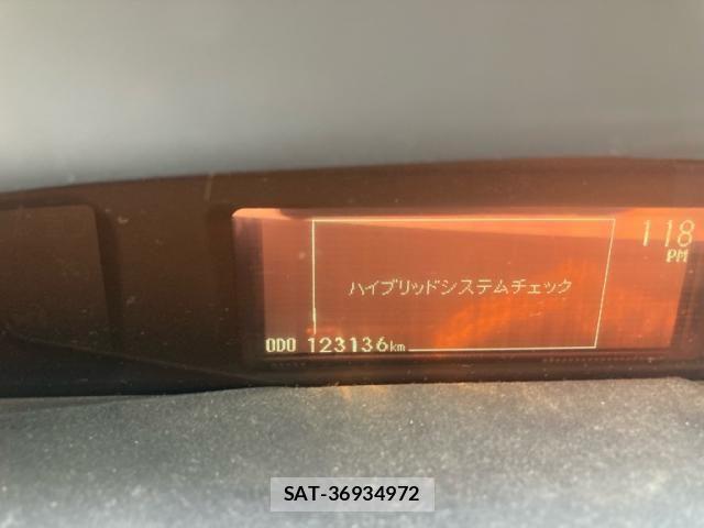 Toyota PRIUS 2011-08 8526698-23