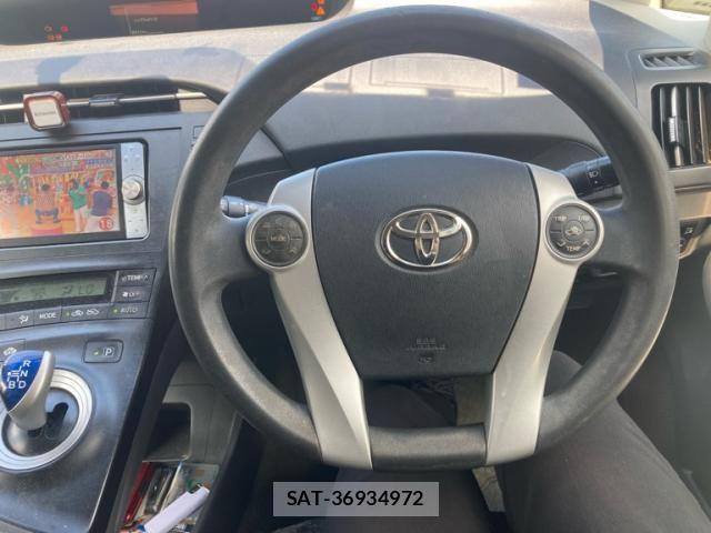 Toyota PRIUS 2011-08 8526698-26