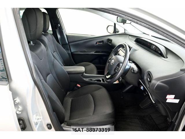 Toyota PRIUS 2019-08 8526651-11