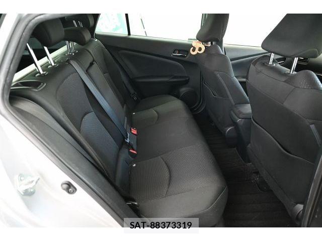 Toyota PRIUS 2019-08 8526651-12