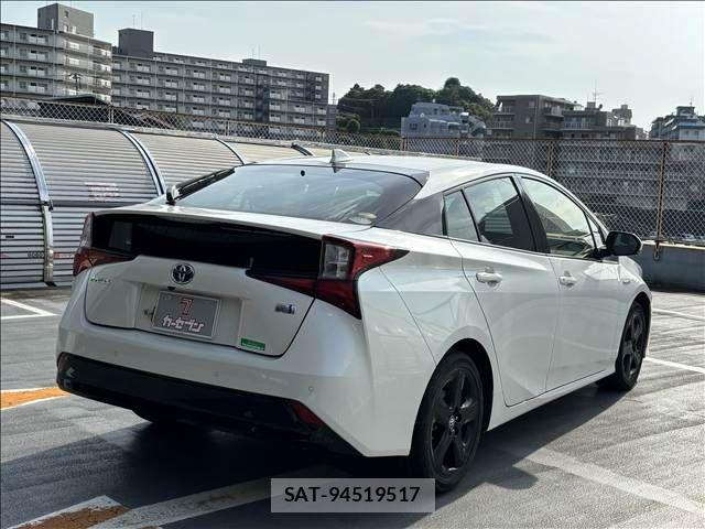 Toyota PRIUS 2019-08 8526646-22