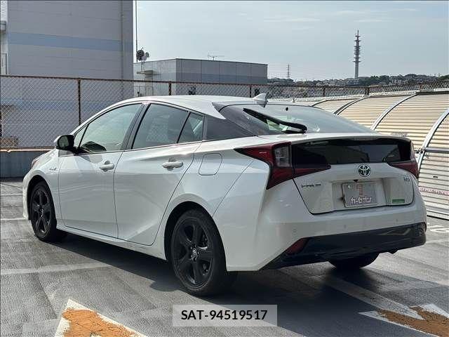 Toyota PRIUS 2019-08 8526646-23