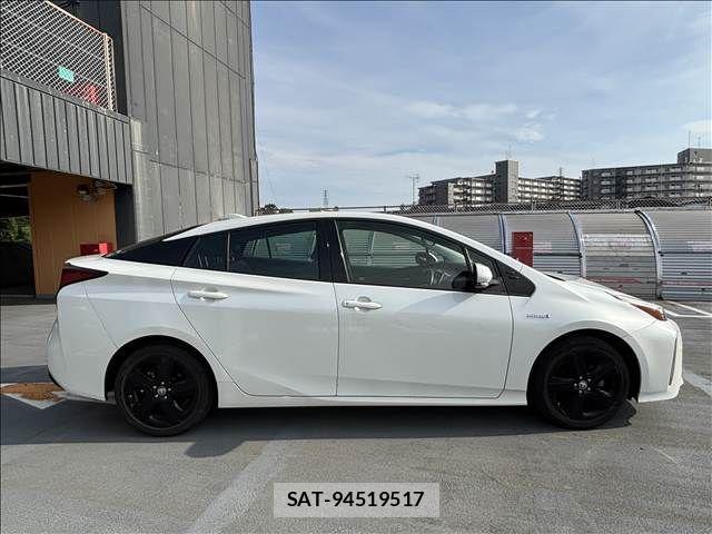 Toyota PRIUS 2019-08 8526646-27