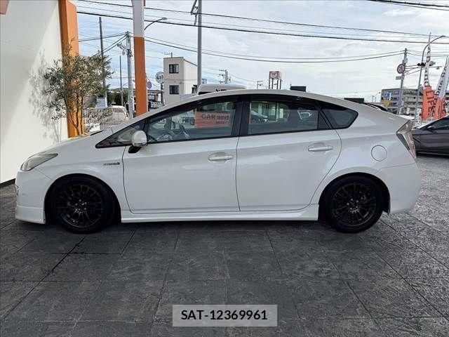Toyota PRIUS 2009-12 8526667-10