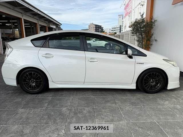 Toyota PRIUS 2009-12 8526667-11