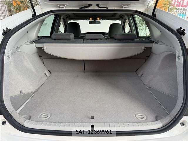 Toyota PRIUS 2009-12 8526667-19