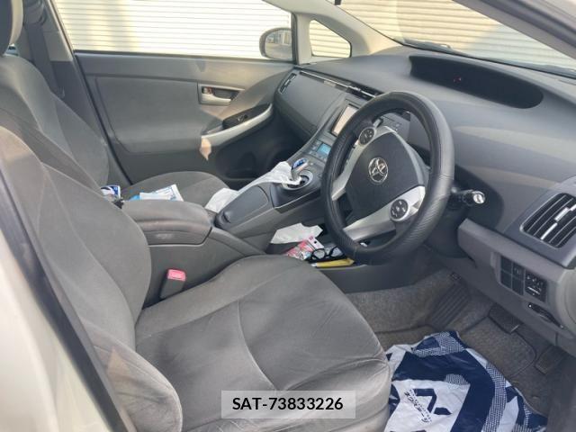 Toyota PRIUS 2010-05 8526697-12