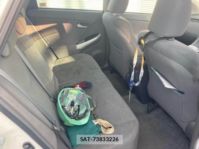 Toyota PRIUS 2010-05 8526697-13