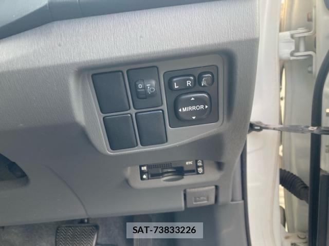 Toyota PRIUS 2010-05 8526697-16