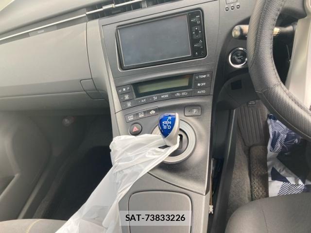 Toyota PRIUS 2010-05 8526697-18