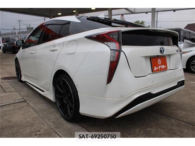 Toyota PRIUS 2017-02 8526650-10