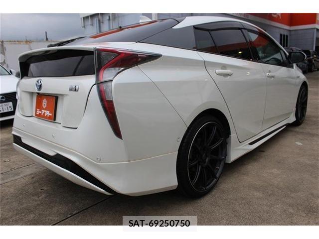 Toyota PRIUS 2017-02 8526650-12