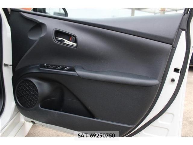 Toyota PRIUS 2017-02 8526650-28