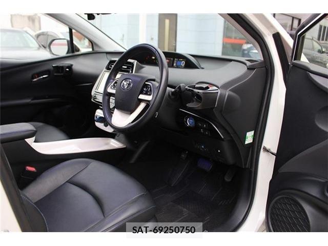 Toyota PRIUS 2017-02 8526650-29