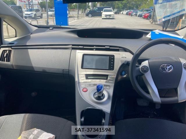 Toyota PRIUS 2013-11 8526696-15