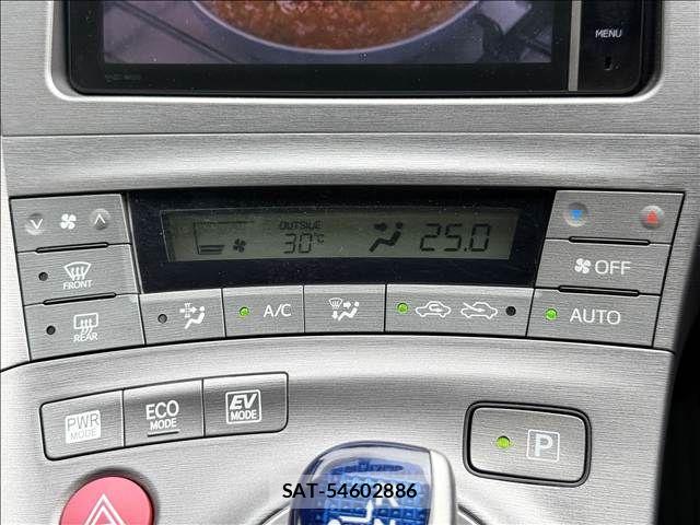 Toyota PRIUS 2014-03 8526663-11