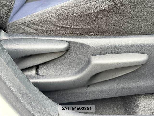 Toyota PRIUS 2014-03 8526663-16