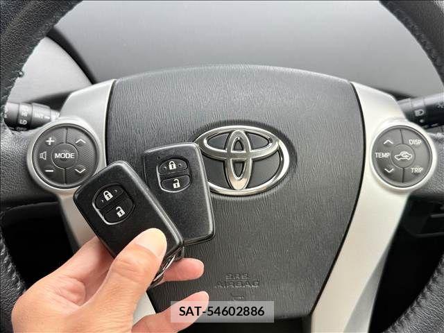 Toyota PRIUS 2014-03 8526663-17