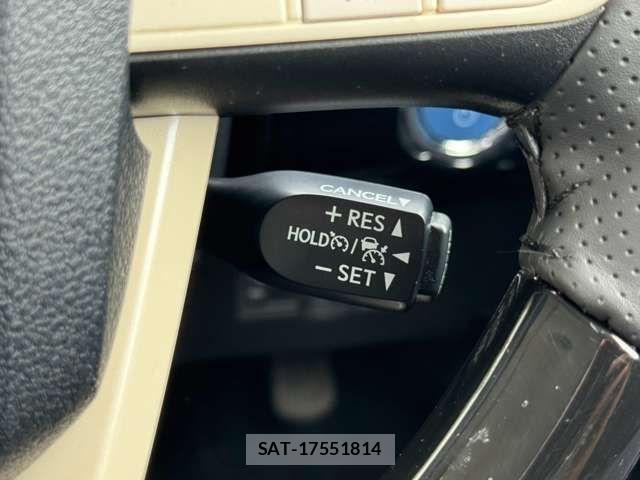 Toyota PRIUS 2017-03 8563229-7