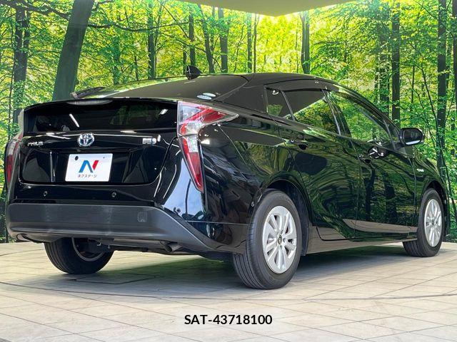 Toyota PRIUS 2017-06 8563218-16