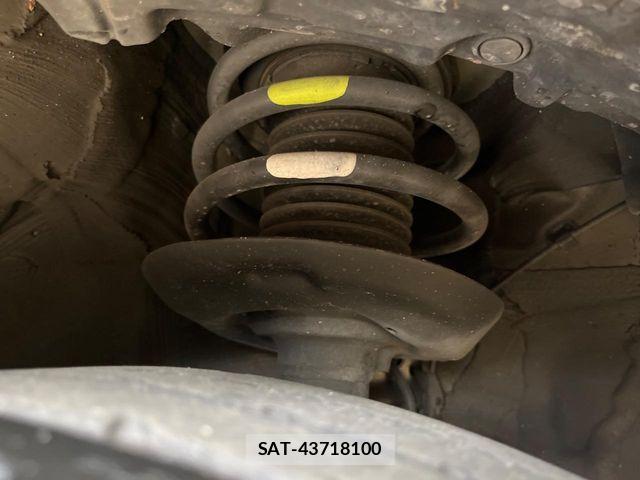 Toyota PRIUS 2017-06 8563218-19