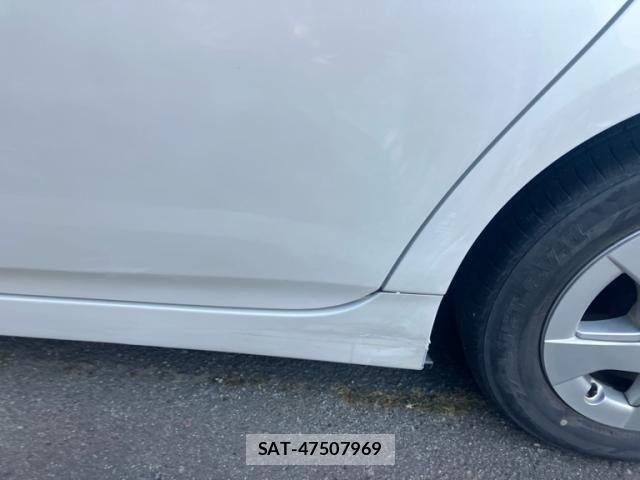 Toyota PRIUS 2011-11 8563268-12
