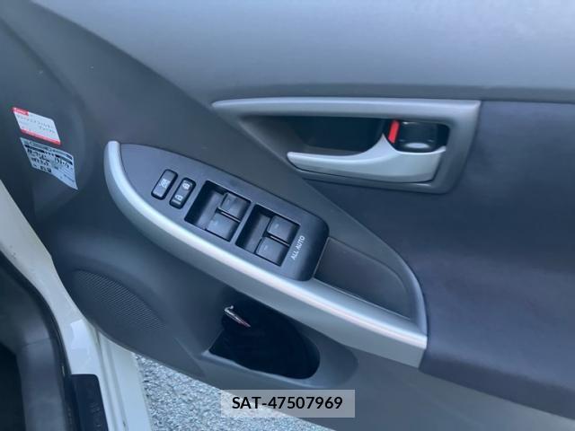 Toyota PRIUS 2011-11 8563268-14